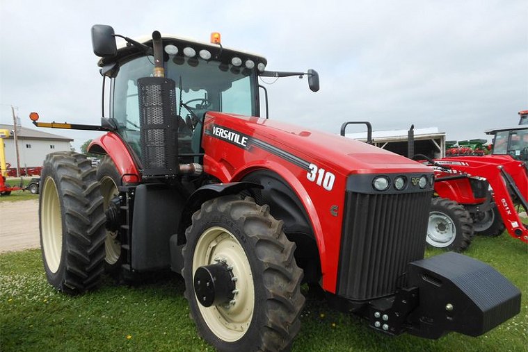 Versatile MFWD traktorok 260-310