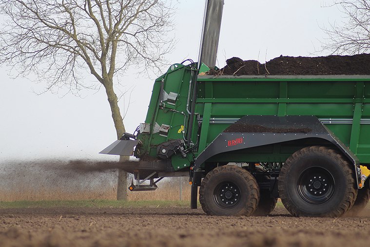 BRIRI MANURE D 24 sorozat, 24 t tandemtengelyes szerves trágya, komposzt és mész szóró