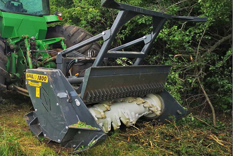 LEPRE szárzúzó, 50-90LE, Ág átm. max.15 cm, Munkaszélesség 1,4-1,8 m Rakodógépek, hidromotoros hajtás