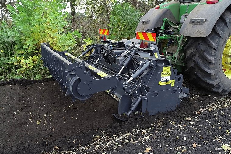 DE DEMONIO  2T erdészeti maró, 180/340 LE Munkamélység max. 22 -40 cm, Munkaszélesség 1,8-3,3 m Traktor TLT -ről