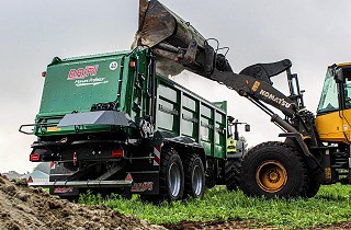 BRIRI MANURE Professor 24/34 t tandem és tridemtengelyes szerves trágya, komposzt és mész szóró