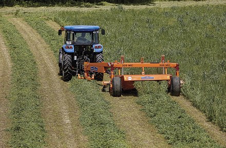 KAYHAN KE 320 vontatott fűkasza, szársértős kivitel, 3,2 m