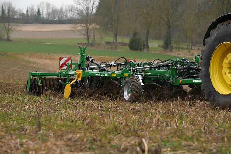 KERNER VENTOS 3,9-5,1 m vontatott