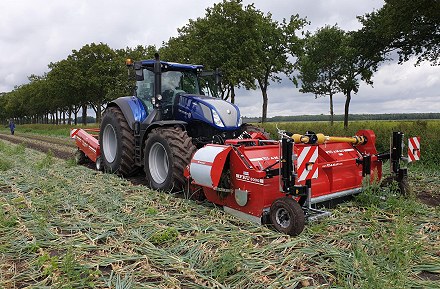 AMAC FRU-3000 Frontfüggesztésű hagyma betakarító rendszer 3,2 m